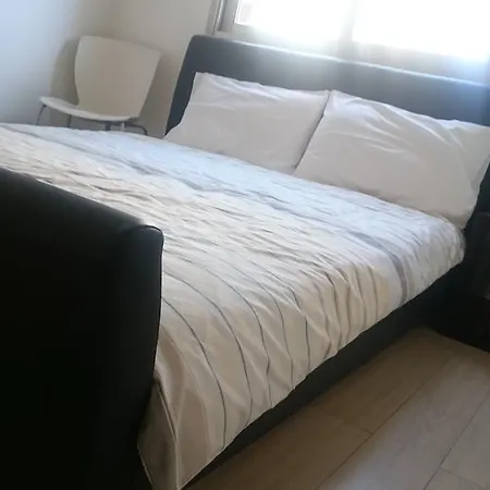 Nicolaos Court شقة لارنكا